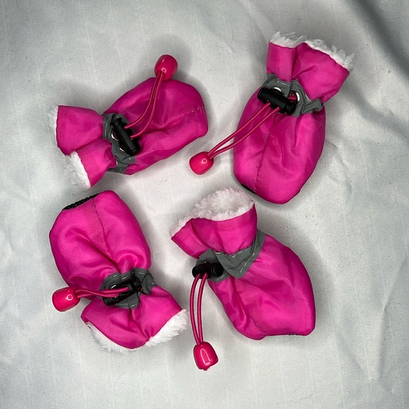 FREE WITH PURCHASE! Pink Yaodhaod Winter Dog Booties Size 3 - Picture 1 of 5